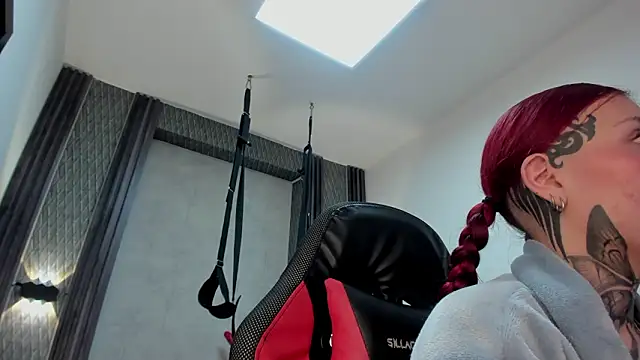 Snapshot of selene_red_ chatting on 03.02.26 selene red online show from 03.02.26