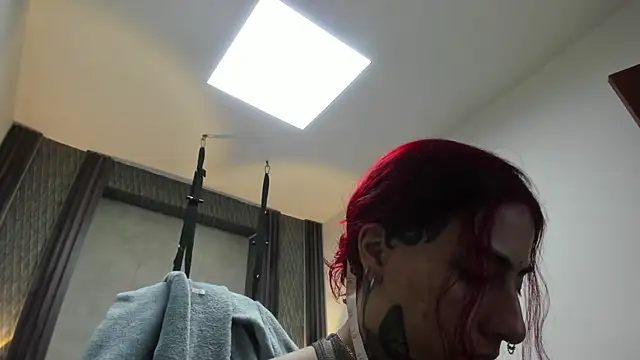 selene red  online show from 04.26.26