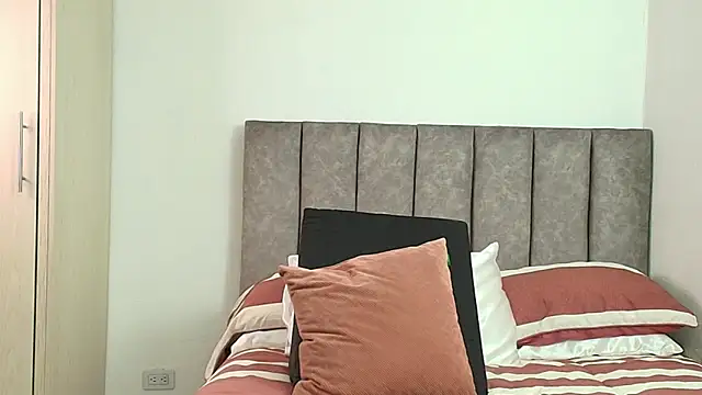 karina lewis  online show from 05.02.26