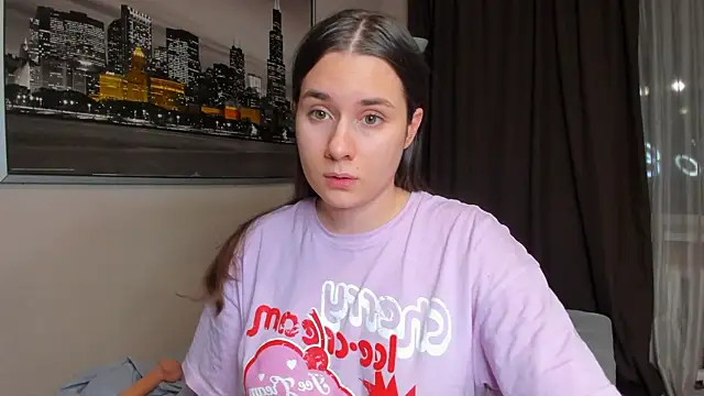 Snapshot of LunaWines chatting on 02.09.25 LunaWines online show from 02.09.25