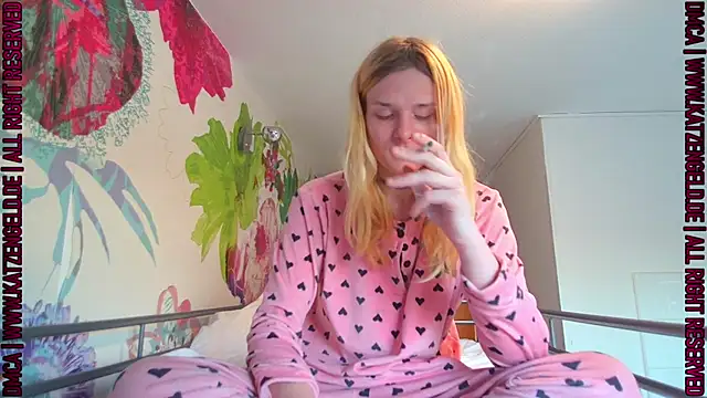 Snapshot of emma_neko chatting on 03.19.25 emma neko online show from 03.19.25