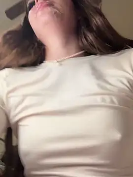 Snapshot of 18petitewhitegirl chatting on 12.20.24 18petitewhitegirl online show from 12.20.24