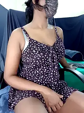 Snapshot of Midnight_Blossom chatting on 02.10.25 Midnight Blossom online show from 02.10.25