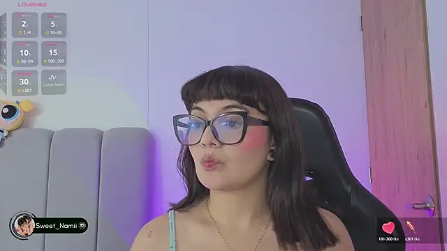 Snapshot of Sweet_Namii chatting on 06.18.26 Sweet Namii online show from 06.18.26