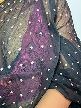 VR here 4U online show from 11.08.25