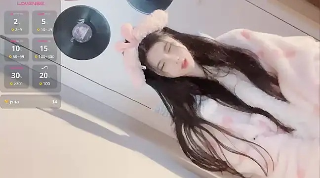 Qedgjwyz1 online show from 01.13.25