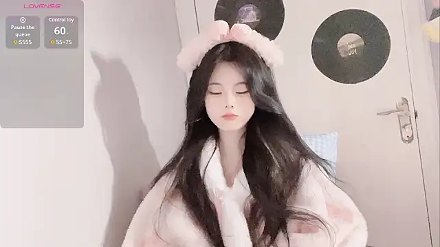 Qedgjwyz1 online show from 02.05.25