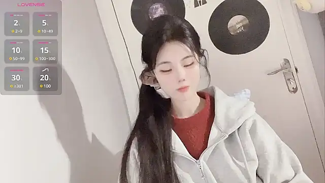 Qedgjwyz1 online show from 02.13.25