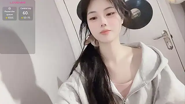 Qedgjwyz1 online show from 02.15.25