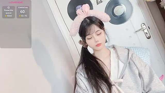 Qedgjwyz1 online show from 02.28.25