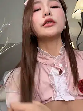 Snapshot of Momoever123456 chatting on 03.06.25 Momoever123456 online show from 03.06.25