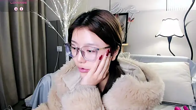 Snapshot of Momoever123456 chatting on 03.08.25 Momoever123456 online show from 03.08.25