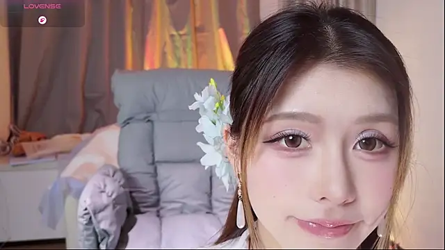 Snapshot of Momoever123456 chatting on 11.28.25 Momoever123456 online show from 11.28.25