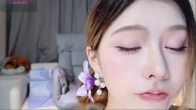 Snapshot of Momoever123456 chatting on 11.30.25 Momoever123456 online show from 11.30.25