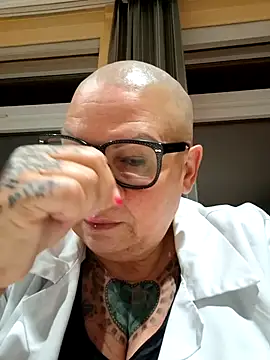 gepiercte nippel online show from 04.15.26