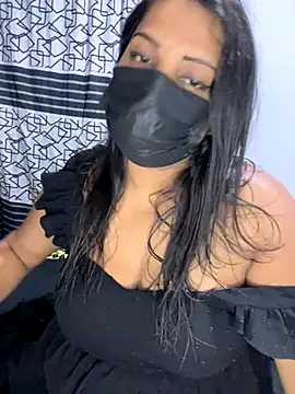 Snapshot of NOORA-GIRL chatting on 11.25.25 NOORA-GIRL online show from 11.25.25