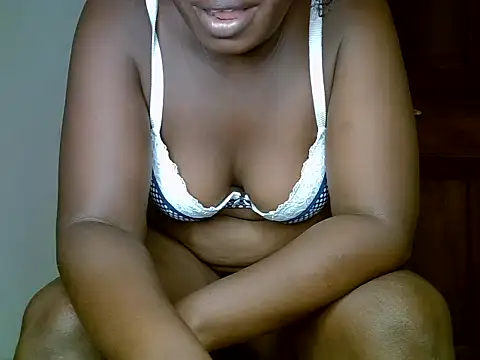 Snapshot of SWEETRENNE_ chatting on 03.23.25 SWEETRENNE online show from 03.23.25