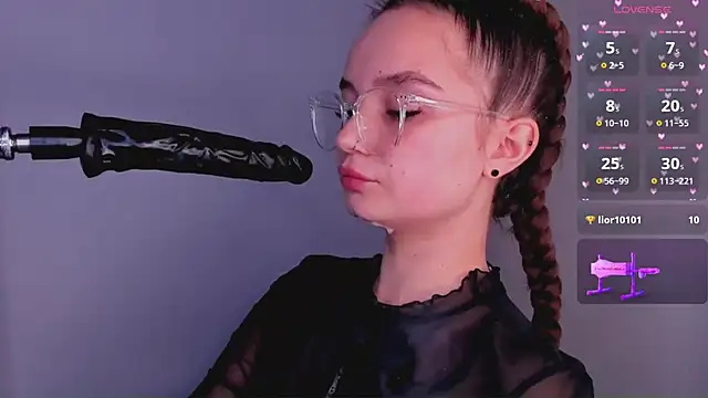 Snapshot of bitchpeace_ chatting on 02.17.25 bitchpeace  online show from 02.17.25