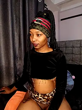 Snapshot of Licia_harvin chatting on 11.30.25 Licia harvin online show from 11.30.25