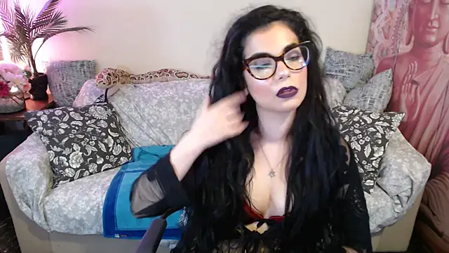Saturnia Yvonne online show from 10.07.25