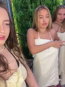 Snapshot of Kruela_Eva chatting on 11.24.25 Kruela Eva online show from 11.24.25