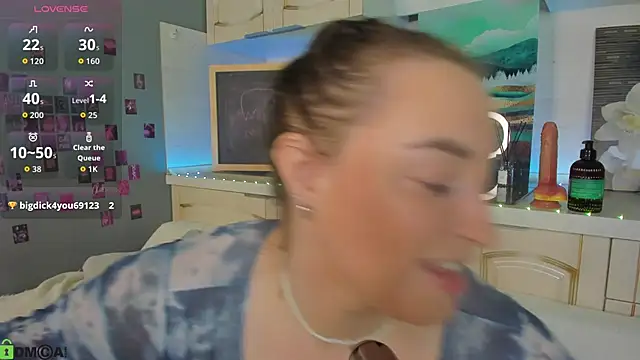 Snapshot of Kruela_Eva chatting on 12.14.25 Kruela Eva online show from 12.14.25