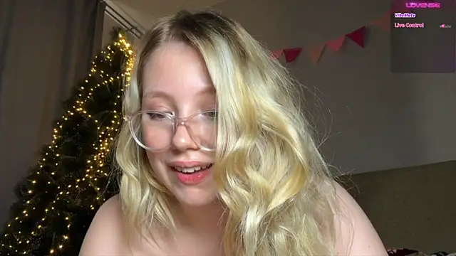 Snapshot of HoneyAudrey chatting on 12.27.24 HoneyAudrey online show from 12.27.24