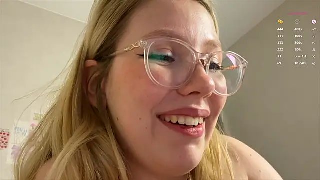 Snapshot of HoneyAudrey chatting on 01.13.25 HoneyAudrey online show from 01.13.25