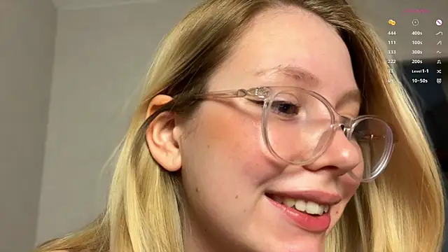 Snapshot of HoneyAudrey chatting on 01.18.25 HoneyAudrey online show from 01.18.25