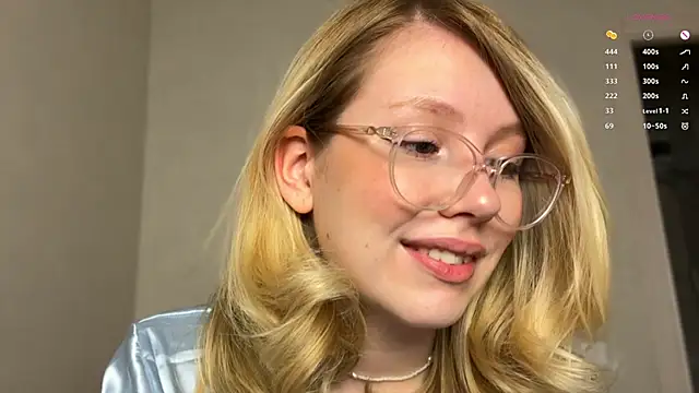 Snapshot of HoneyAudrey chatting on 01.27.25 HoneyAudrey online show from 01.27.25