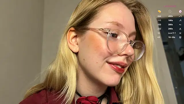 Snapshot of HoneyAudrey chatting on 02.11.25 HoneyAudrey online show from 02.11.25