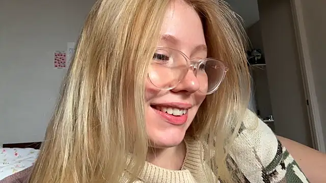 Snapshot of HoneyAudrey chatting on 09.14.25 HoneyAudrey online show from 09.14.25