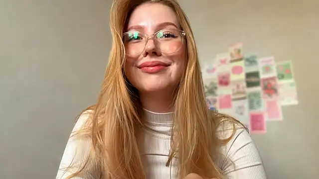 Snapshot of HoneyAudrey chatting on 04.21.26 HoneyAudrey online show from 04.21.26