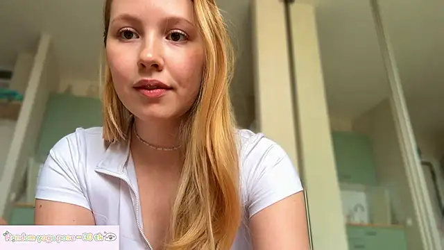 Snapshot of HoneyAudrey chatting on 05.18.26 HoneyAudrey online show from 05.18.26