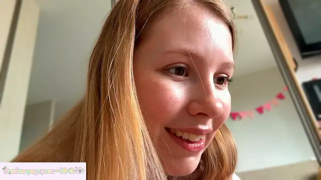 Snapshot of HoneyAudrey chatting on 05.18.26 HoneyAudrey online show from 05.18.26