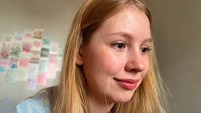 Snapshot of HoneyAudrey chatting on 05.19.26 HoneyAudrey online show from 05.19.26