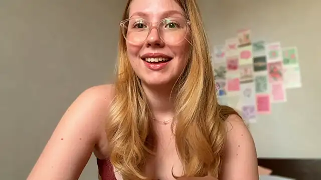Snapshot of HoneyAudrey chatting on 05.21.26 HoneyAudrey online show from 05.21.26