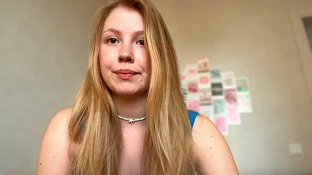 Snapshot of HoneyAudrey chatting on 05.28.26 HoneyAudrey online show from 05.28.26