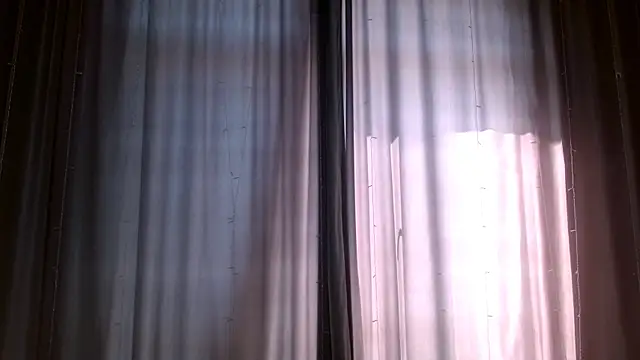 Snapshot of Li_noen chatting on 03.19.25 Li noen online show from 03.19.25