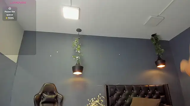 Hannah Miller   online show from 01.10.25