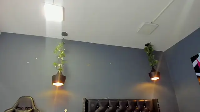 Hannah Miller   online show from 01.17.25