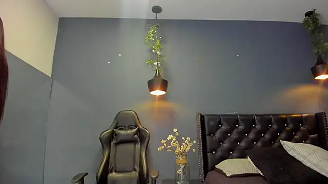 Hannah Miller   online show from 01.18.25