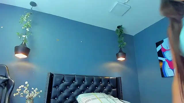 Hannah Miller   online show from 01.24.25