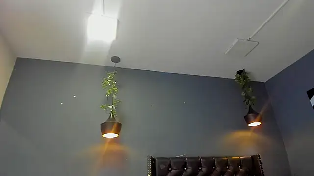 Hannah Miller   online show from 02.27.25