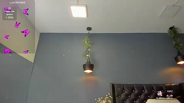 Hannah Miller   online show from 02.28.25