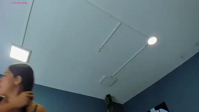 Hannah Miller   online show from 03.06.25