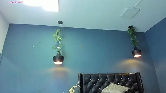 Hannah Miller   online show from 03.08.25