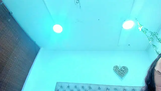 Hannah Miller   online show from 09.18.25