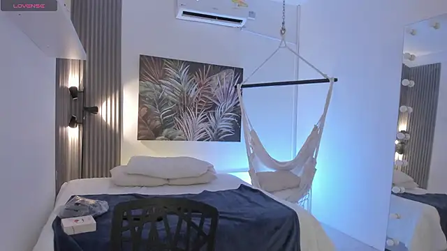 Snapshot of emma_alice_ chatting on 03.12.26 emma alice online show from 03.12.26