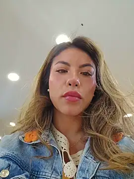 Karen San Miguel online show from 05.04.26